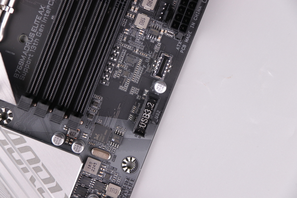 技嘉小雕b760m适合多大的机箱,技嘉小雕b760m黑科技测试