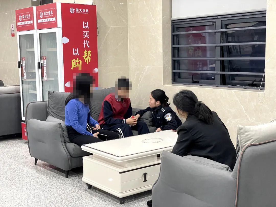 男孩走进临澧县公安局：“姐姐，WiFi密码是多少呀？”