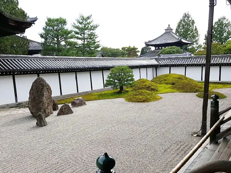 日本枯山水景观,日本枯山水中的树是什么树