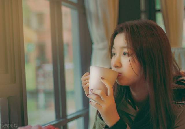 故事：过年租个男友应付催婚，见面后我愣住，是我分手12年的初恋