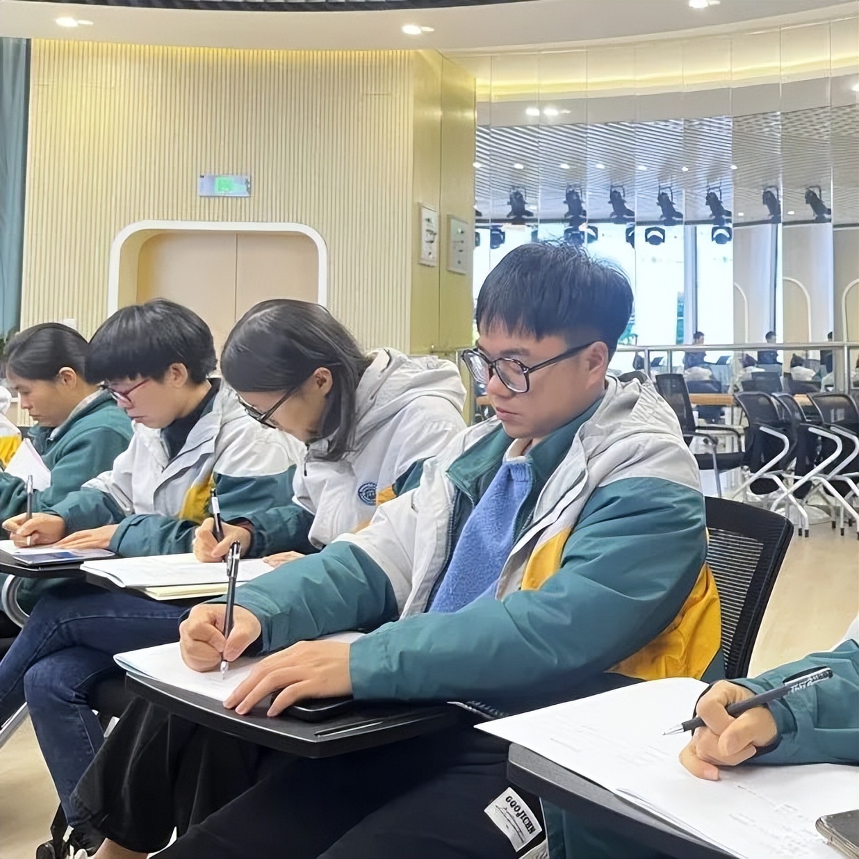 学以共进|技术引领，思辨成长