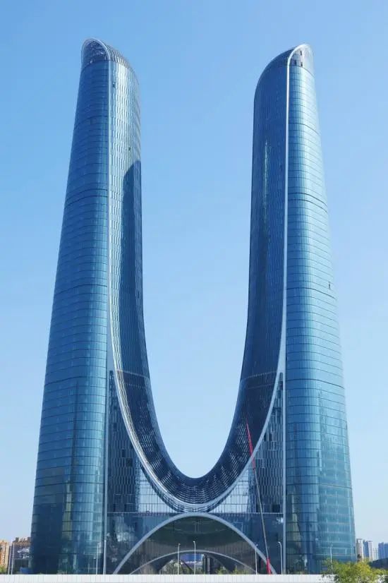 问鼎杭城之巅，见证时代雄心——亚厦幕墙杭州之门项目
