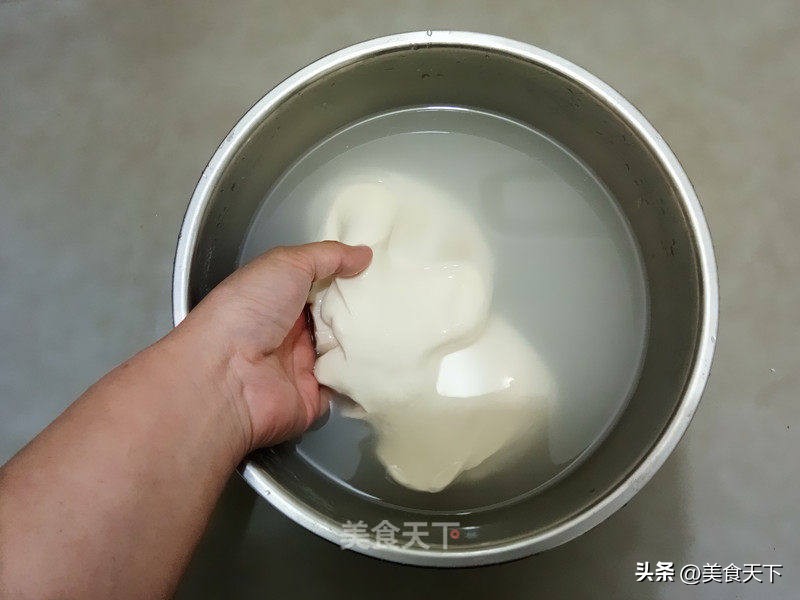 外面卖的凉皮是什么做的,外面买的凉皮还要煮吗