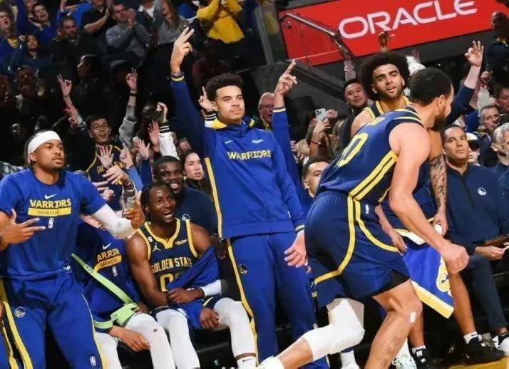 真有人觉得勇士没有主场哨？靠主场哨吊着一口气，不然垫底