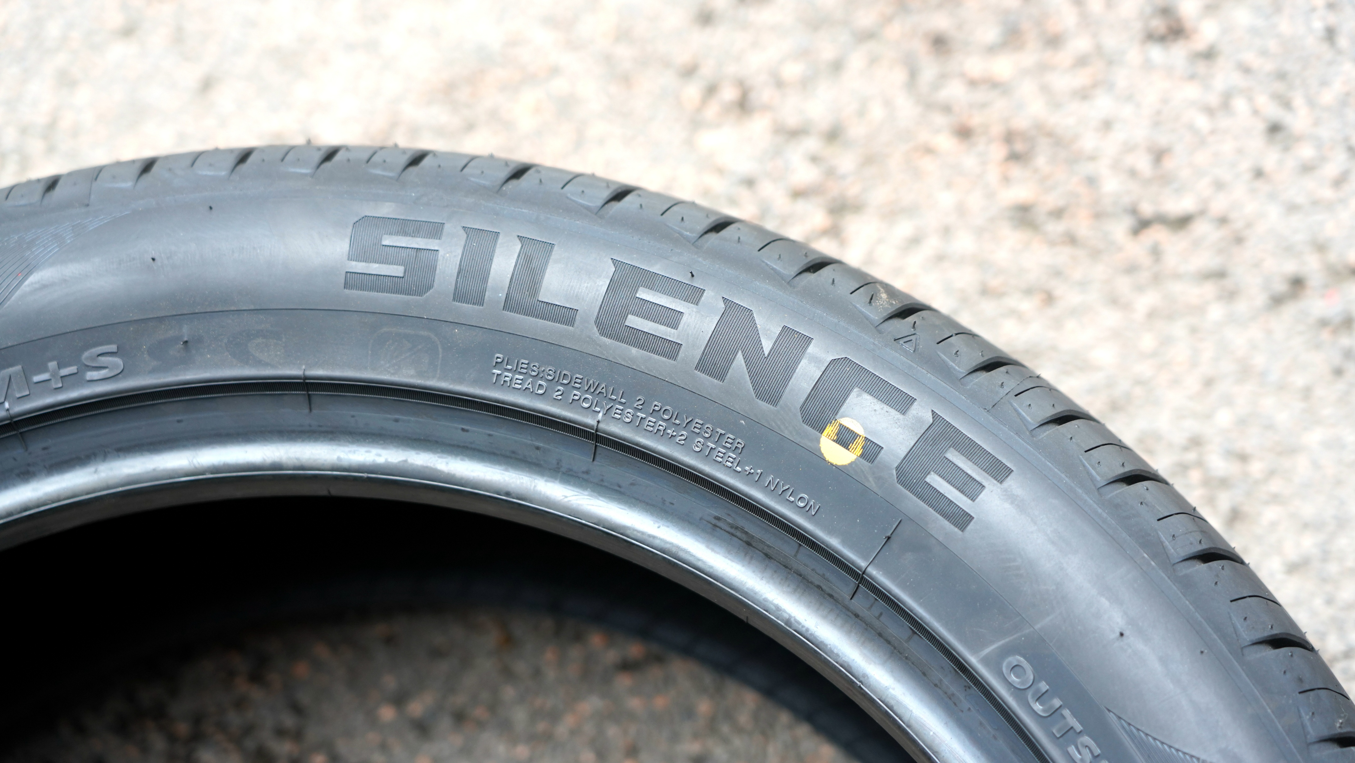 换两条雷神轮胎有静音效果不,要不要换雷神静音胎