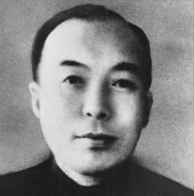 金日成访华，有人竟一把搂住他脖子，后来金日成送了那人两车苹果