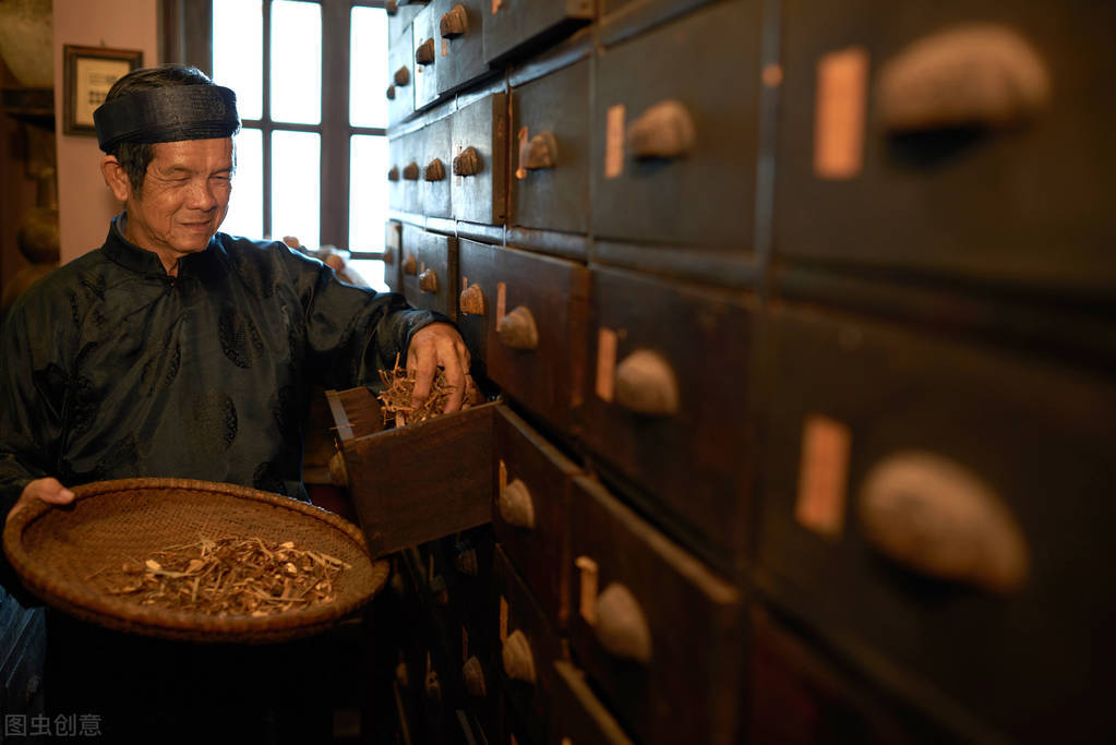 黄芪与枸杞泡水喝有抗癌作用吗,黄芪抗癌的功效与作用
