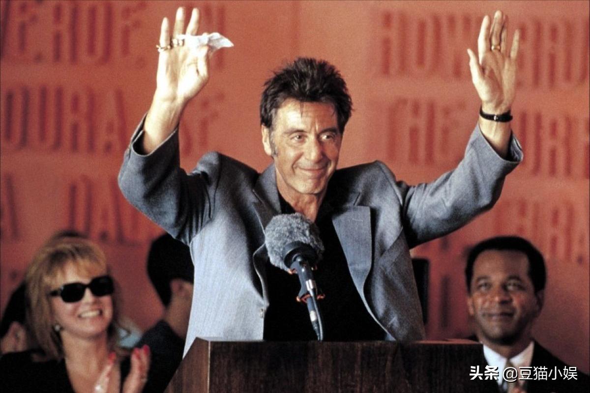 以教练为主题的《挑战星期天》，通过主角折射当地体育形势和矛盾