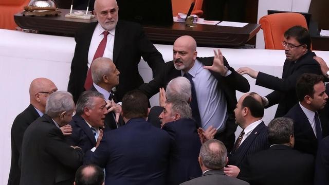 西方国家为何害怕我国崛起？日本专家道出真相，看完各国自愧不如