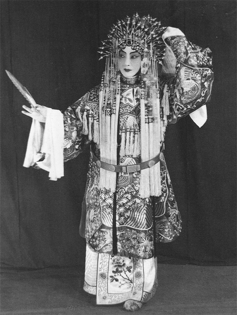 京剧演员孟小冬简介照片,京剧名角孟小冬