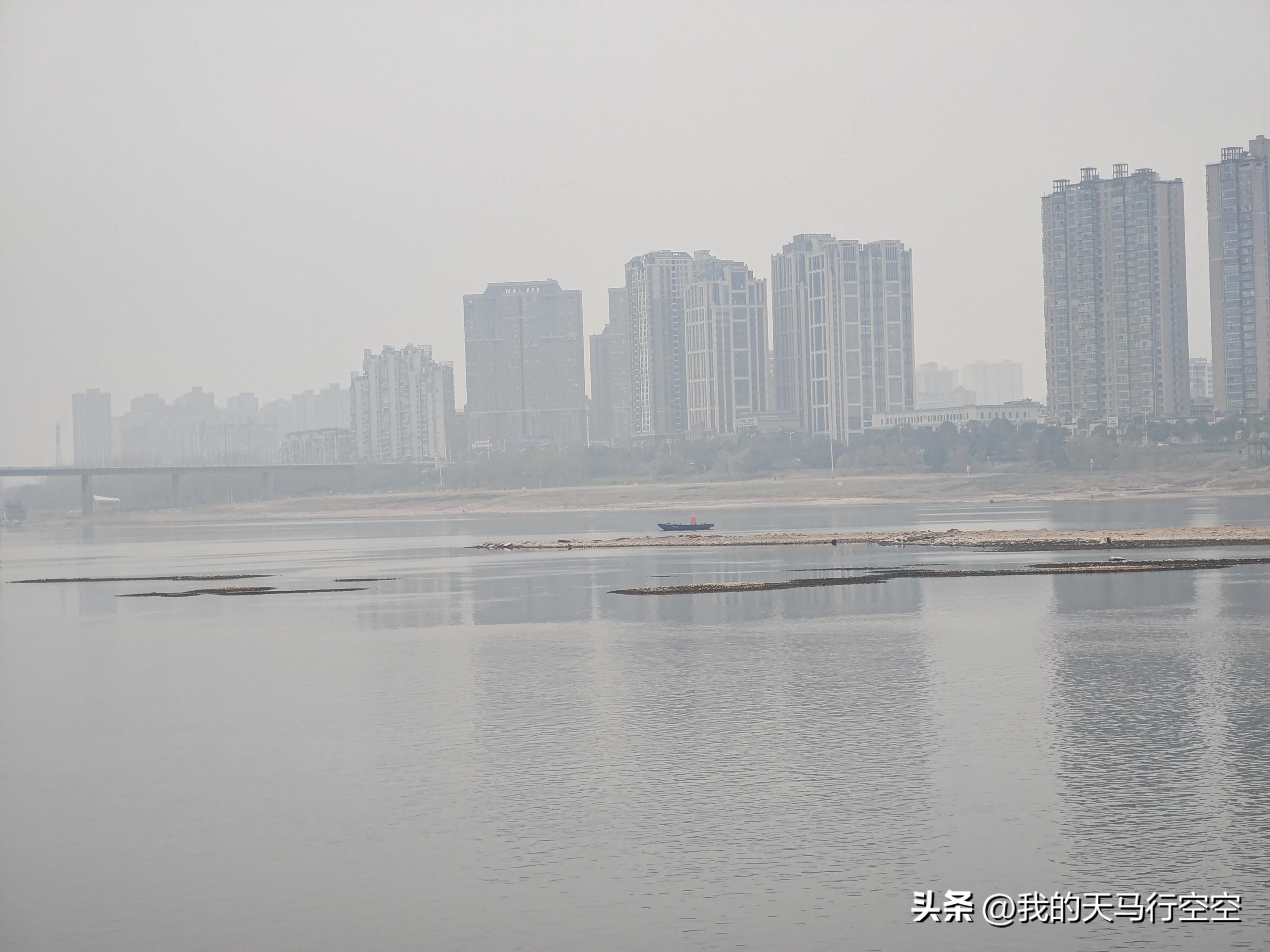 高高兴兴出门去垂头丧气回家来,高高兴兴地出门垂头丧气地回来