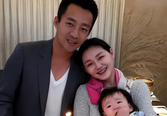 6月刚到就曝出11个瓜,秘密生子、街头卖瓜、因病去世,悲喜交加