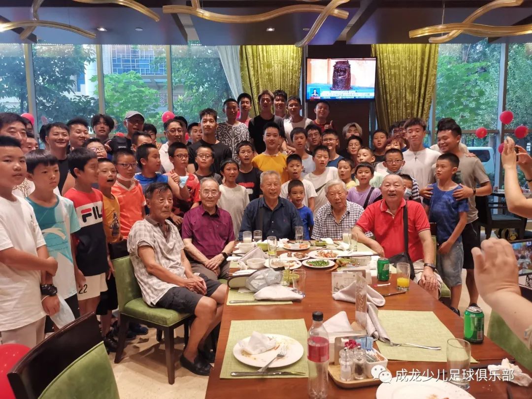 成龙少年篮球俱乐部,成龙青少年足球俱乐部