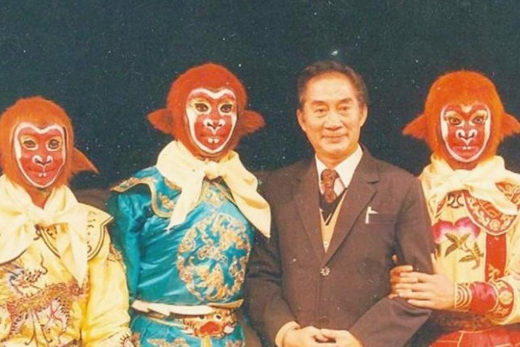 六小龄童哭灵,六小龄童送别大师兄