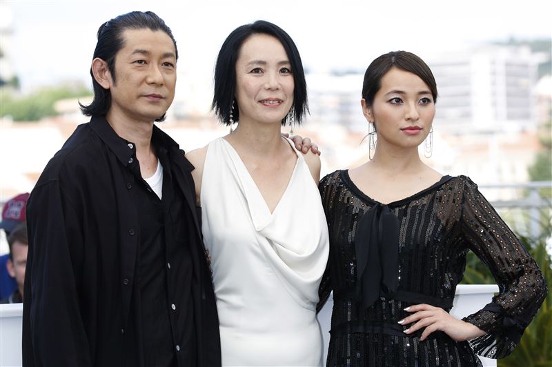 日本著名女性艺人被爆出轨,日本女星被曝出轨导演