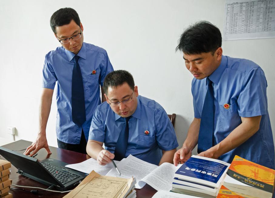 利用非法手段增加话费积分，进而换取购物卡，法律如何判定？