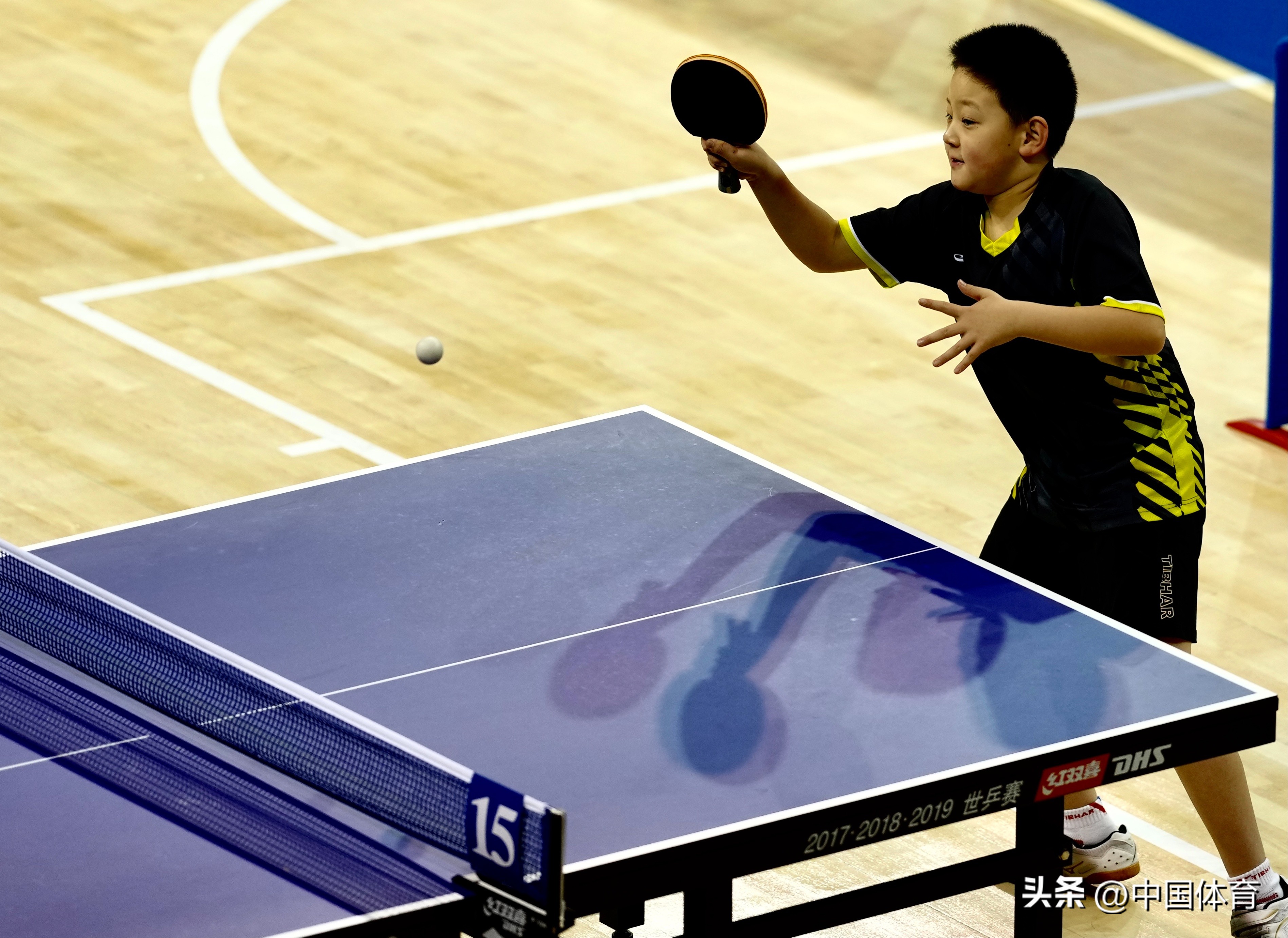 [图集]世界冠军王励勤、许昕现场助阵-新民晚报红双喜杯迎春乒乓球公开赛2023成功重启