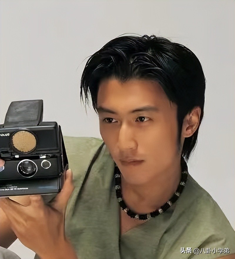 谢霆锋的手，黄晓明的脚，赵丽颖的血栓，让多少“流量明星”脸红