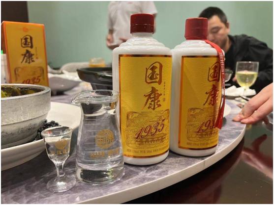 一家人聚餐北京,北京一家人吃饭喝酒视频