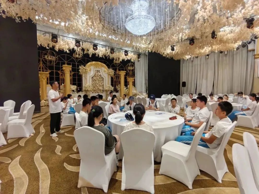 追梦空天凌云志振翅鸿雁赋能时——首都师范大学附属中学育鸿学校