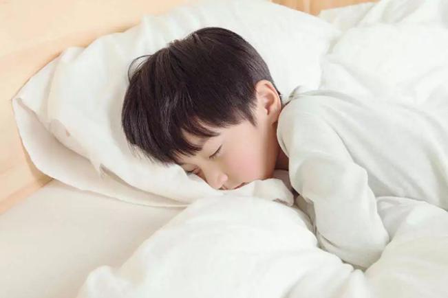 宝宝一睡觉就满头大汗怎么补钙,小孩睡觉出虚汗补钙有用吗