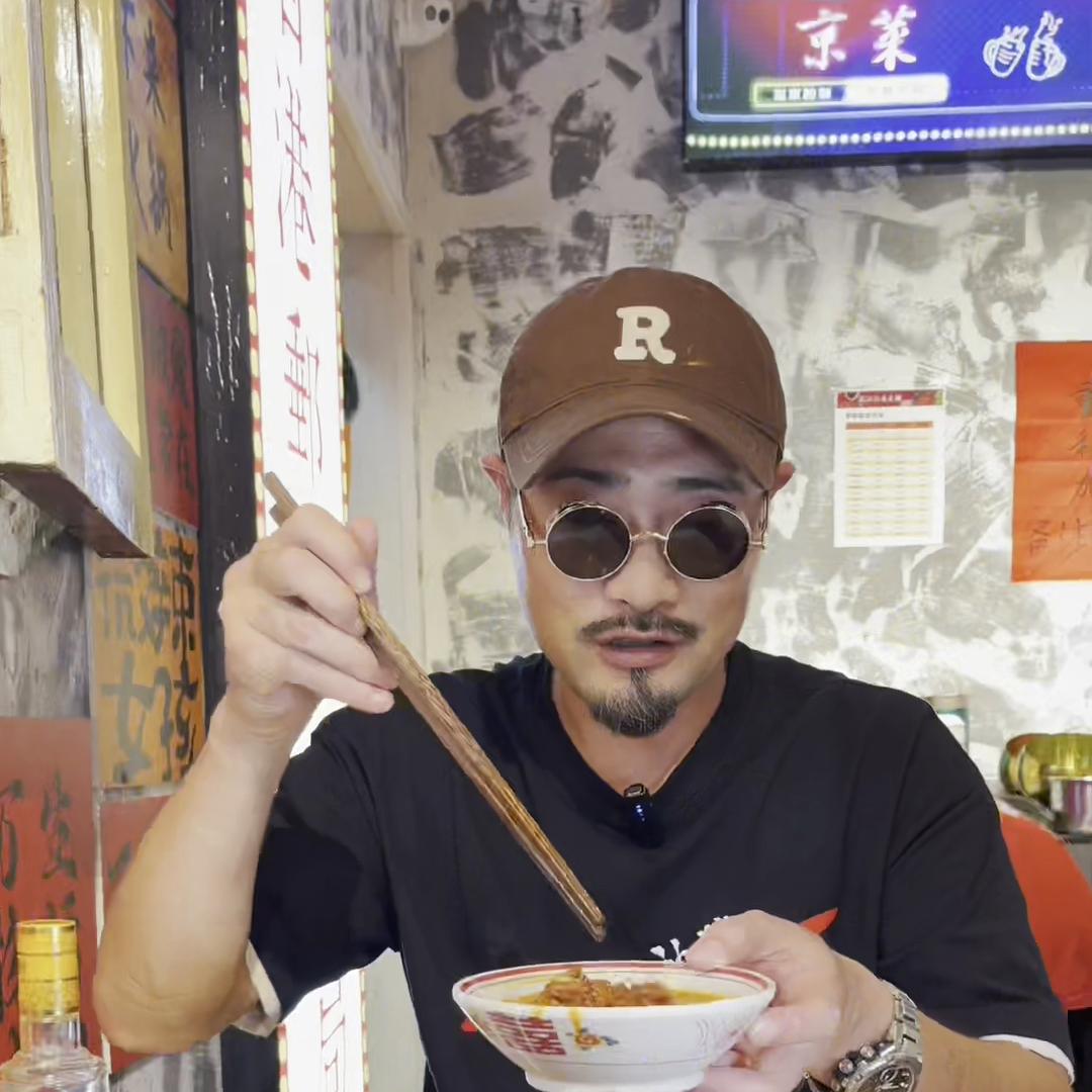 很久没吃到这么优秀的锅底了，就是离我有点远，虢镇的朋友...