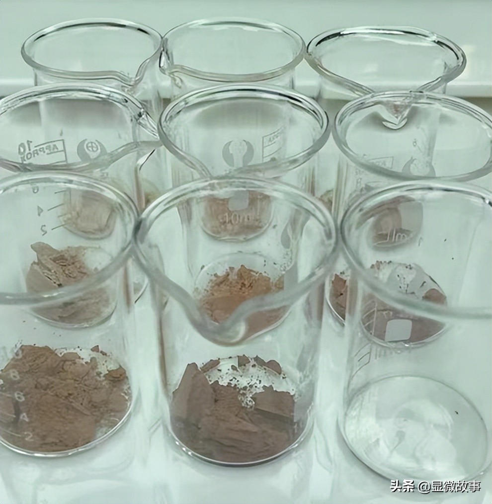 当年轻人买不起新口红，有一群人修复彩妆月入过万