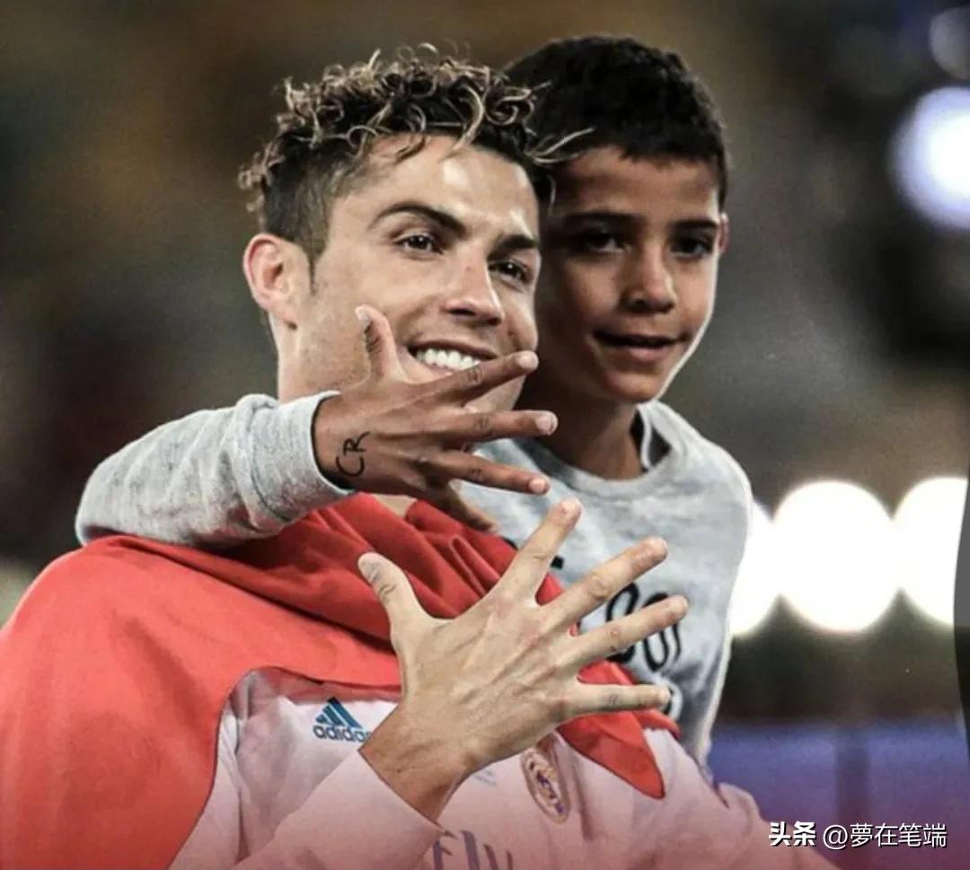 迷你罗和c罗小时候的对比,c罗小时候家里穷吗