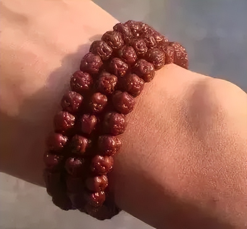 酸枣核手串108怎么盘红,琥珀木手串多长时间能盘红