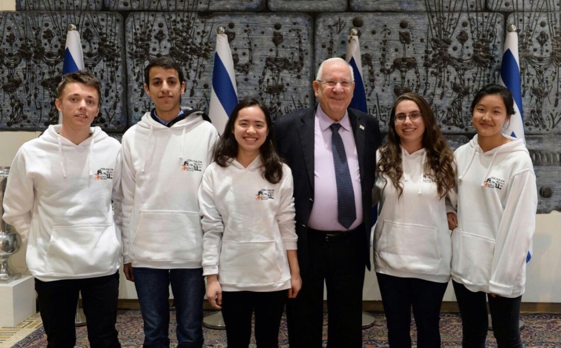 我以色列上3年高中，回国玩3年后，跑德国当实习护士月入7000