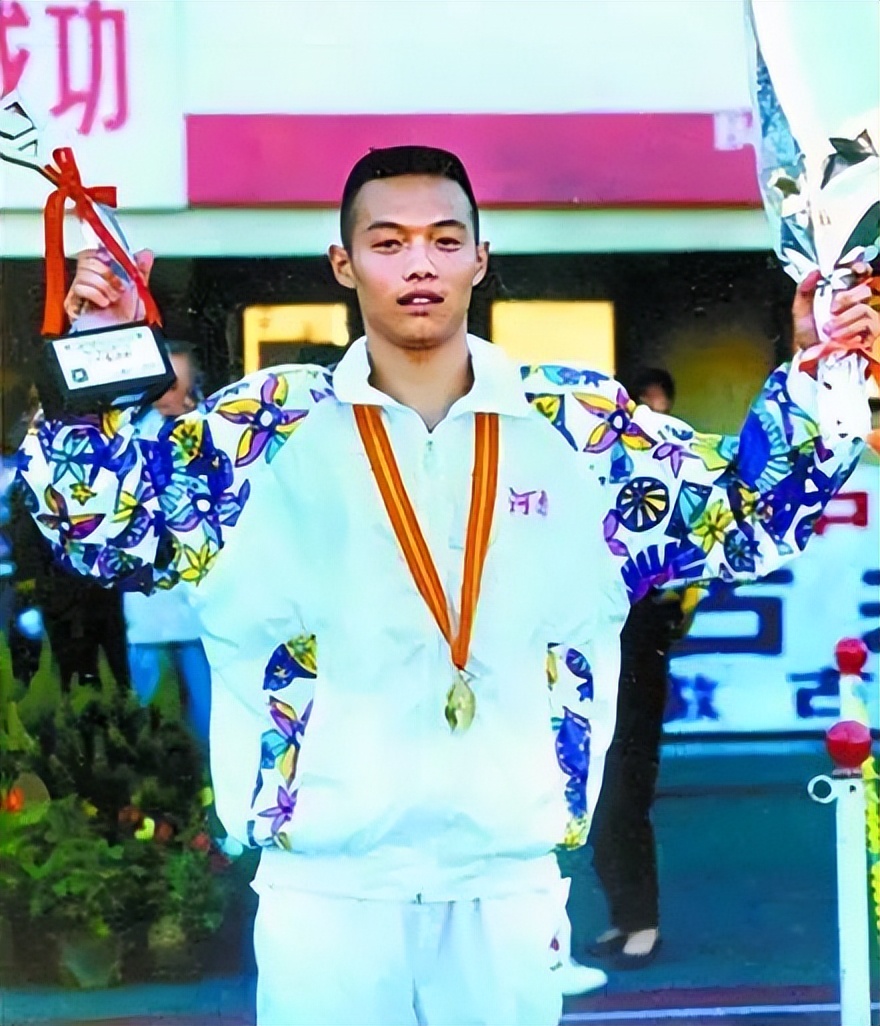 凰家看台｜100年来中国男人是如何越跳越远的