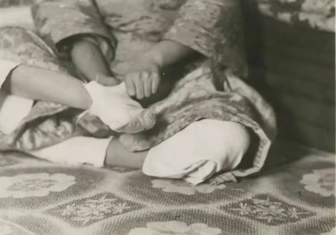 金莲小脚为什么这么美,三寸金莲的美感在哪