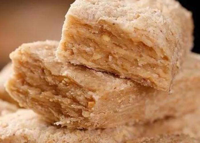 开封当地人经常去吃的小吃及位置,开封美食小吃油炸烧饼夹菜