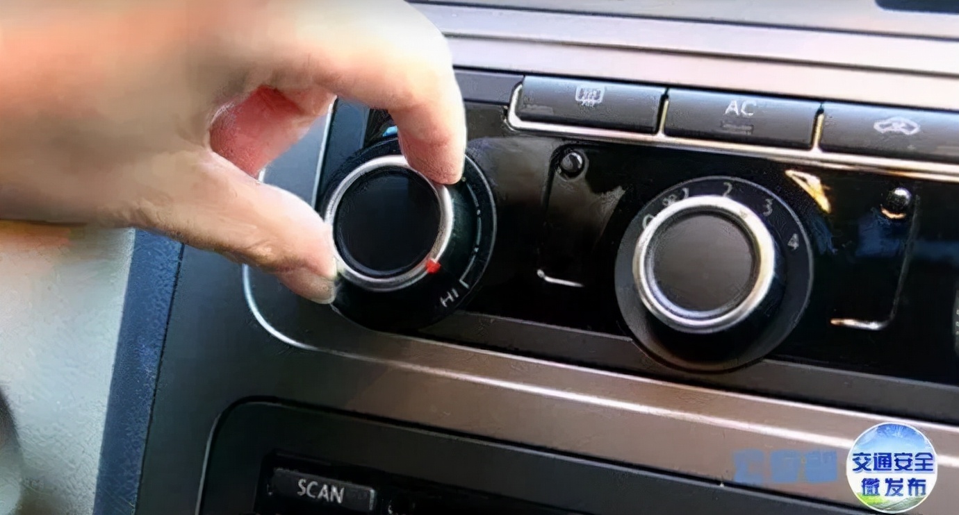 雨雪天气车窗起雾怎么开空调,雨雪天气车窗起雾怎么处理一下