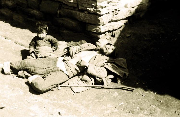 1942年，河南爆发大饥荒，档案记录下了当时的惨况