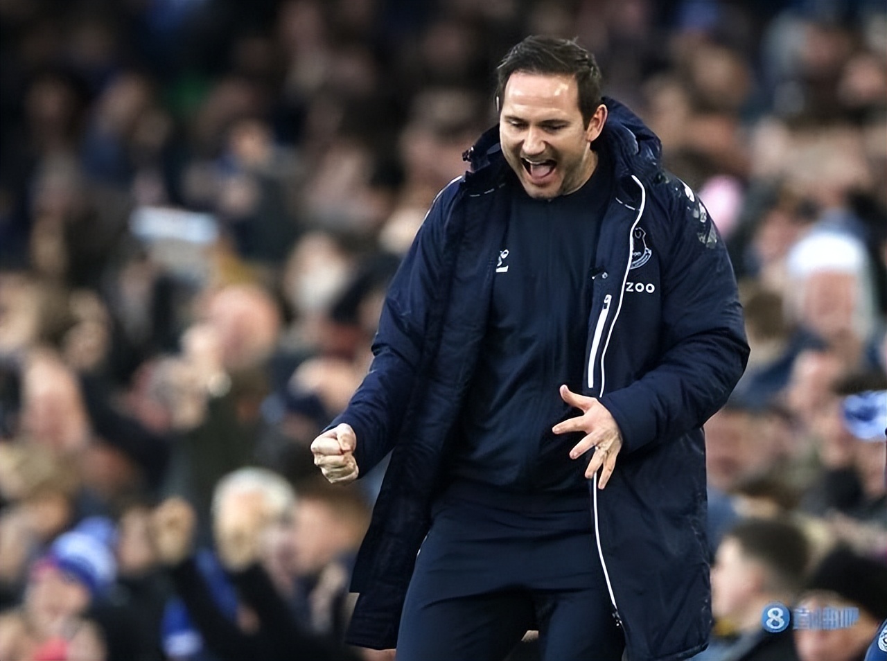 c罗输球怒摔手机,输球后的c罗