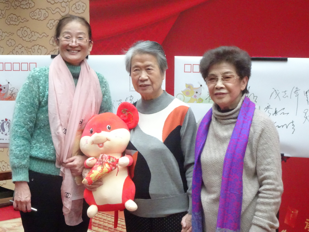 一枝白菊祭故人的诗句,折枝菊花寄哀思