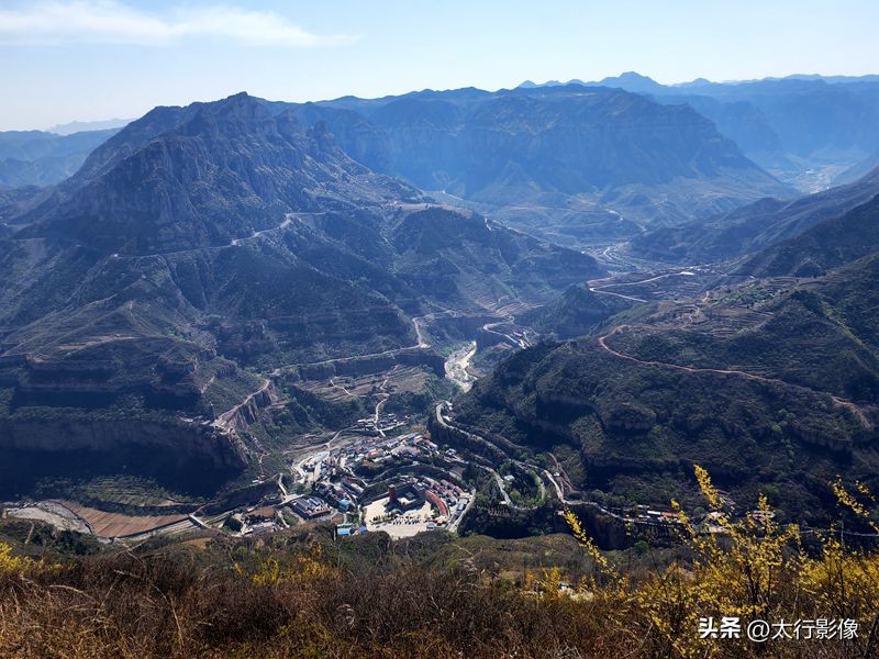 山西太行山大峡谷风景区拍照打卡,南岭太行山