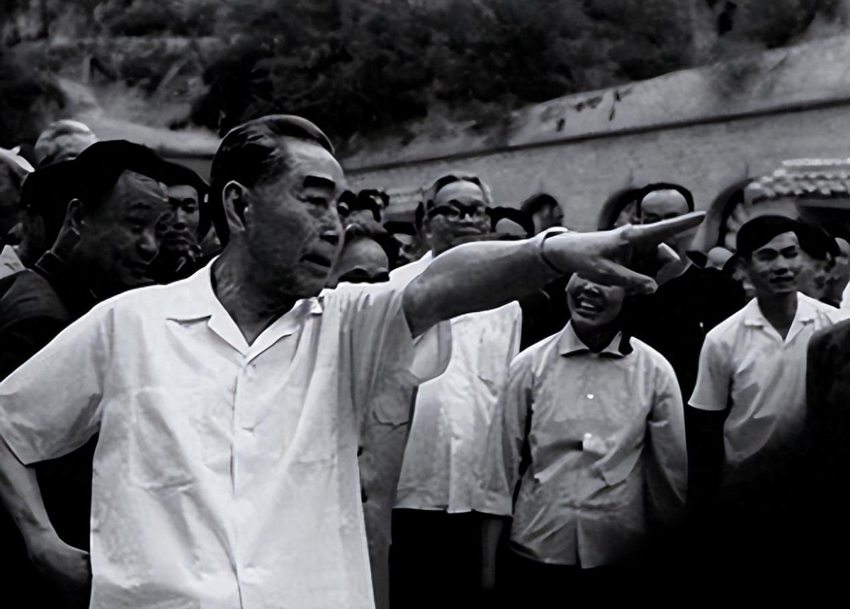 周总理逝世3小时后遗体被解剖，医生泪如雨下：总理该有多痛啊！