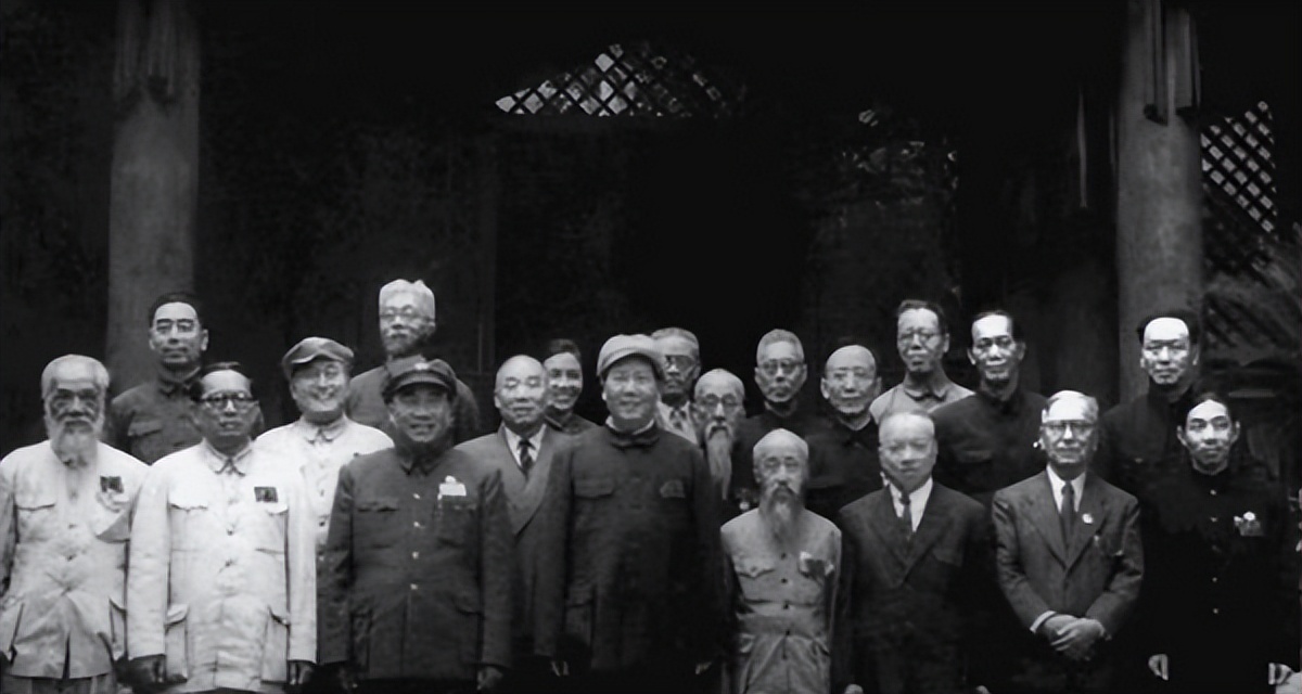 八一特辑从军装到警服,八一特辑从军装绿到警察蓝