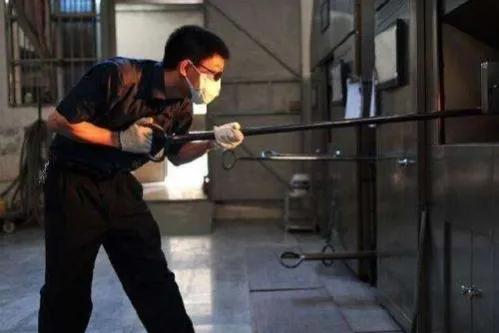 老人过世后穿寿衣有哪些规矩,老人死了为什么要穿棉寿衣