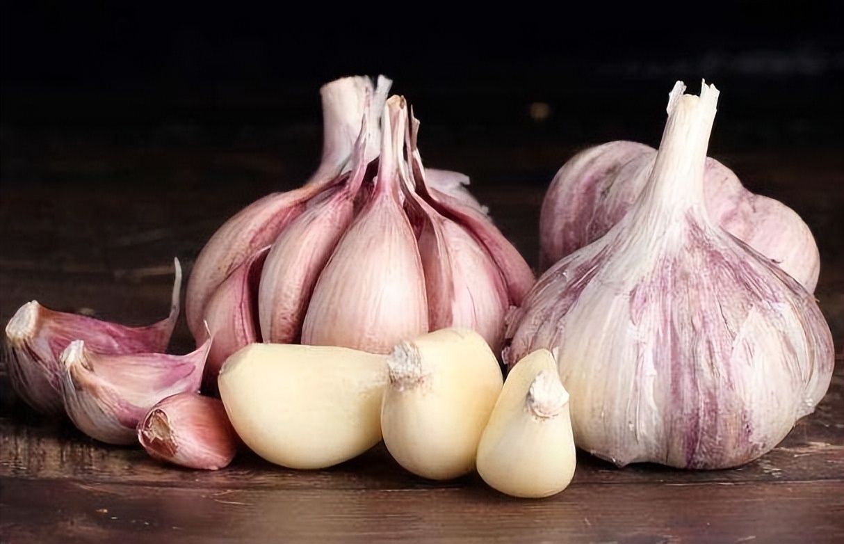 大蒜治胃炎真的假的啊,大蒜对胃炎的功效与作用