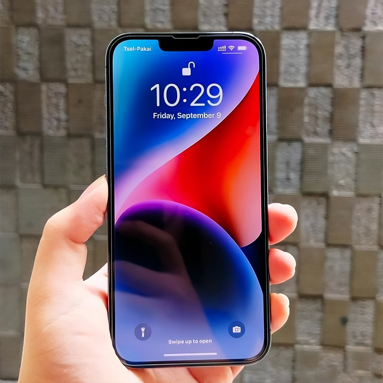 年轻人不喜欢买iPhone？专家吐槽苹果缺乏创新，网友晒数据打脸！