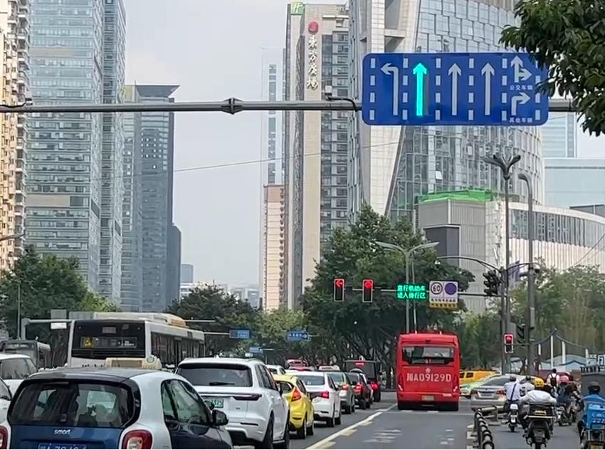 道路上的可变车道是什么意思啊,什么样的路段叫可变车道