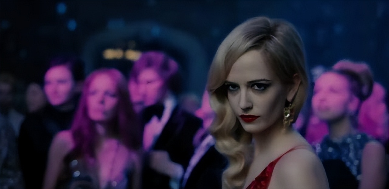 女巫和吸血鬼相爱相杀,女巫爱上吸血鬼吗