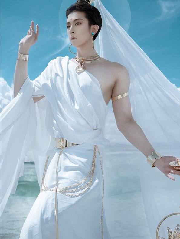 四川成都coser被大妈骂,成都coser被骂哭