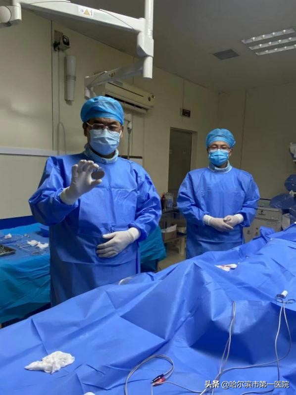 哈尔滨市第一医院心律失常起搏治疗开启新时代为高龄老人植入“抗核磁全自动超大电池容量”心脏双腔起搏器