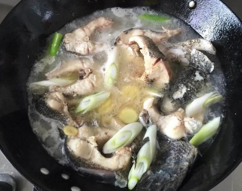 被“长相耽误”的一条鱼，别看长得丑，肉质鲜嫩刺还少，营养极高