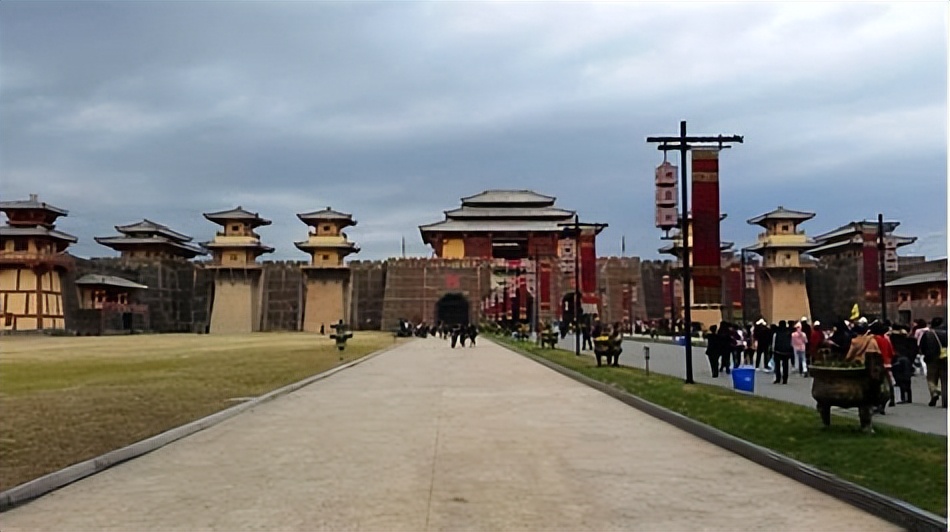 “出*身卖**体”日赚3000元，横店20万群演美女如云，却成为懒汉天堂