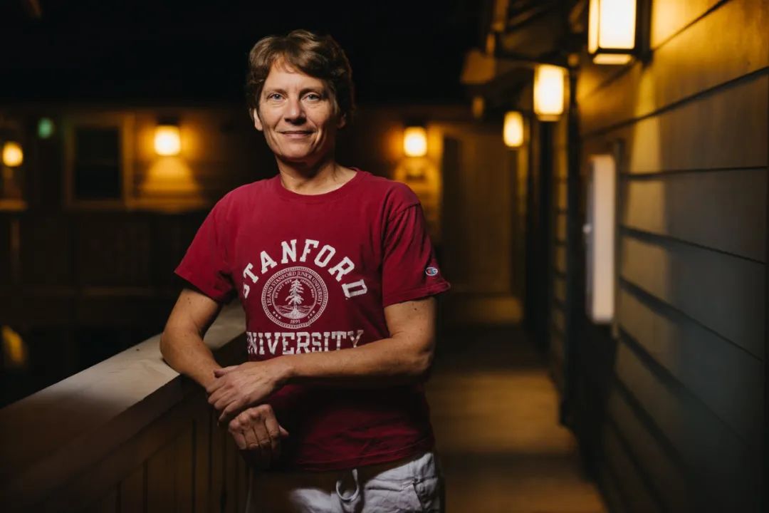 年度硬核女学霸爆红！当年是哈佛乐队键盘手，如今是诺贝尔得主…